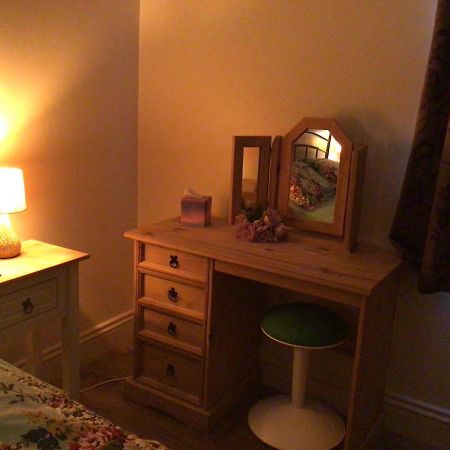 Mary'S Apartment Selby Bagian luar foto
