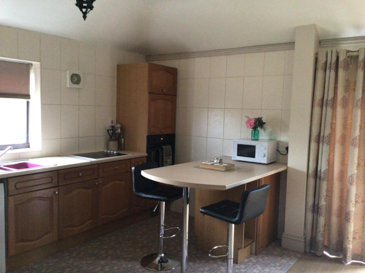 Mary'S Apartment Selby Bagian luar foto